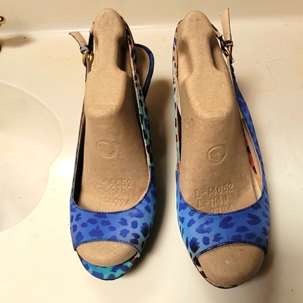 Shoes - Picture 1 of 3